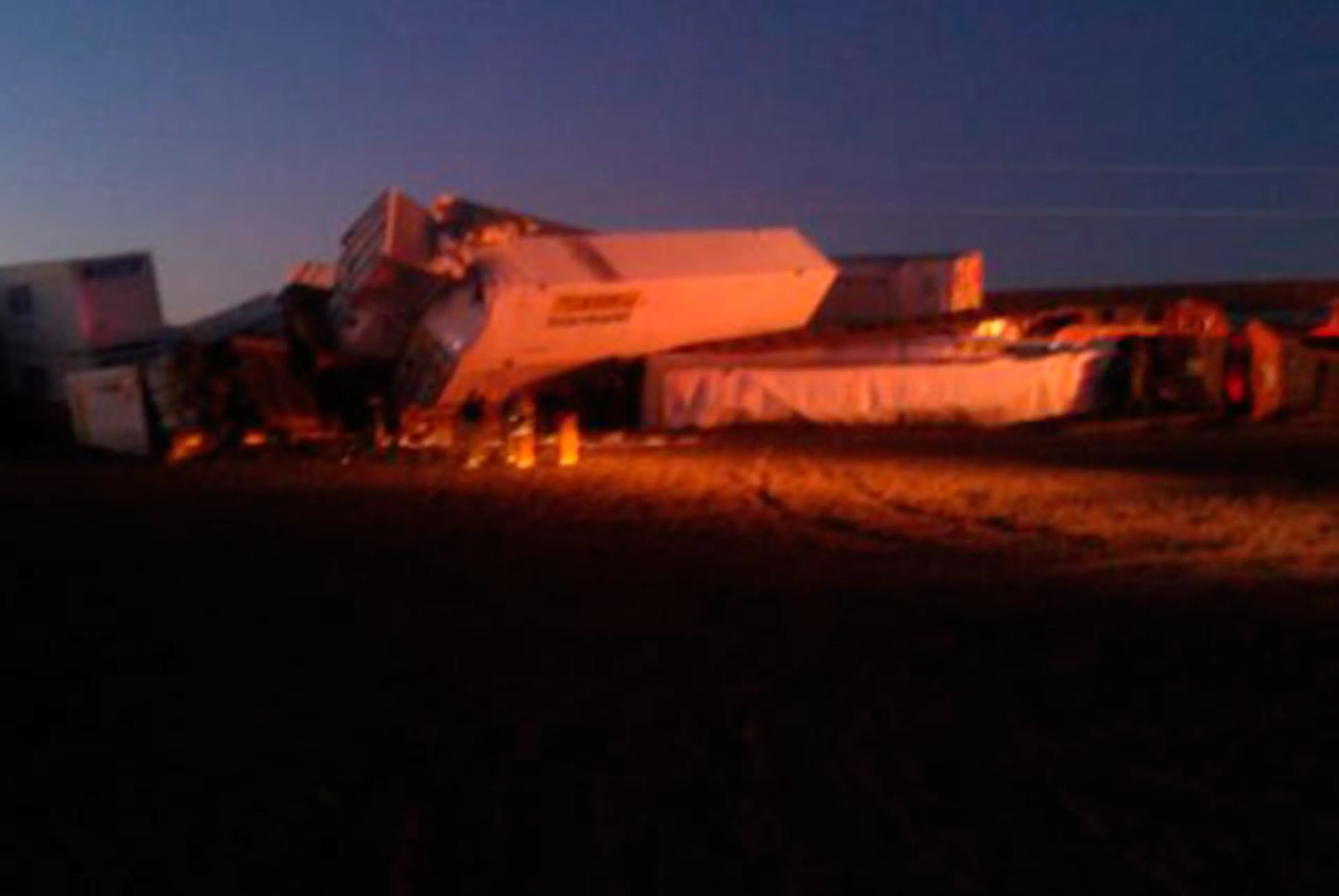 Капитал - В Техасе столкнулись 3 грузовых поезда