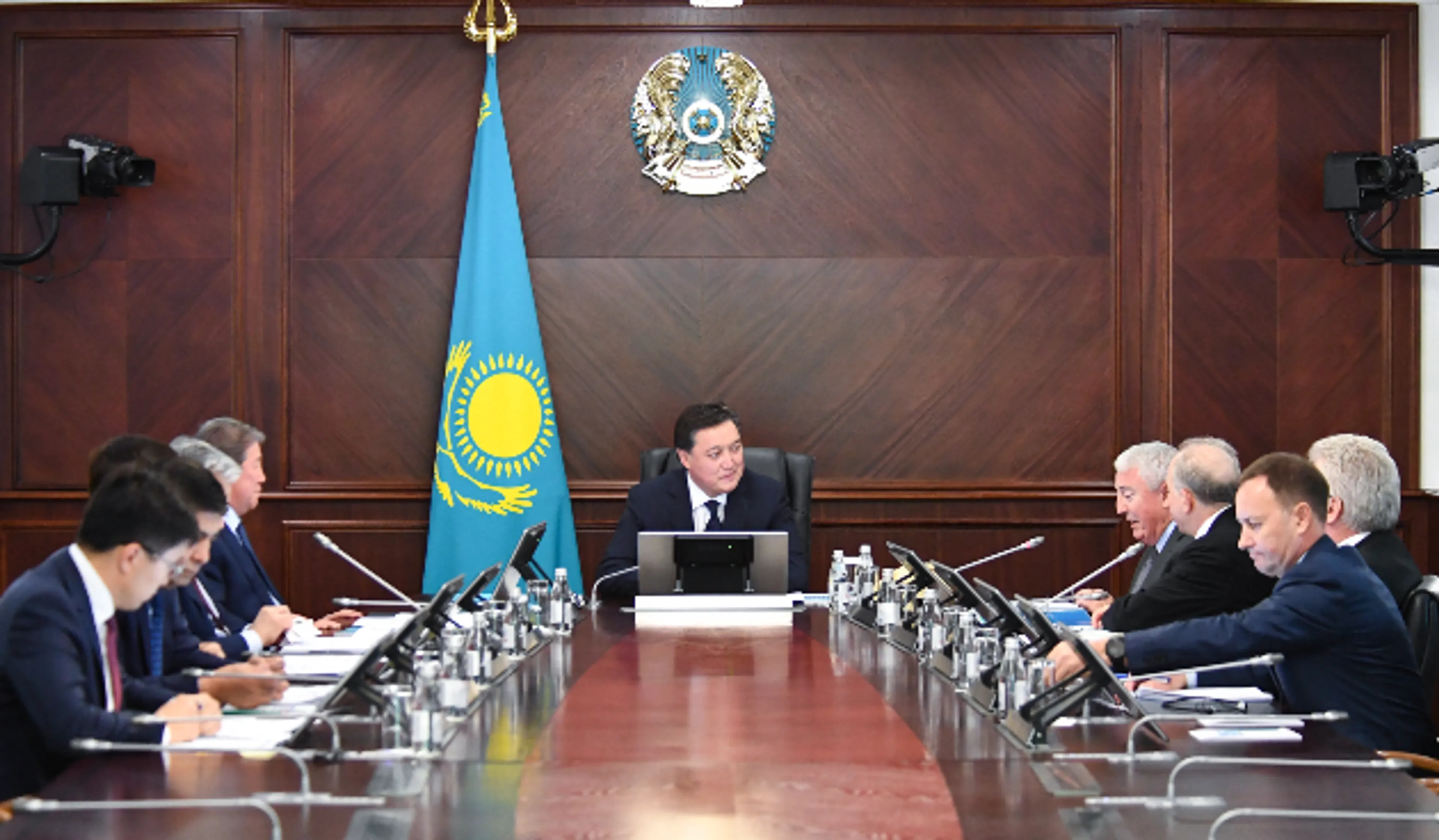 Капитал - Аскар Мамин поручил усилить меры по росту экономики