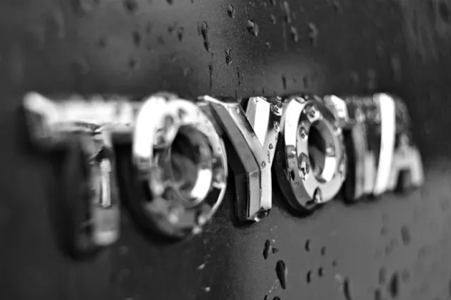 Toyota отзывает 885 тыс. автомобилей