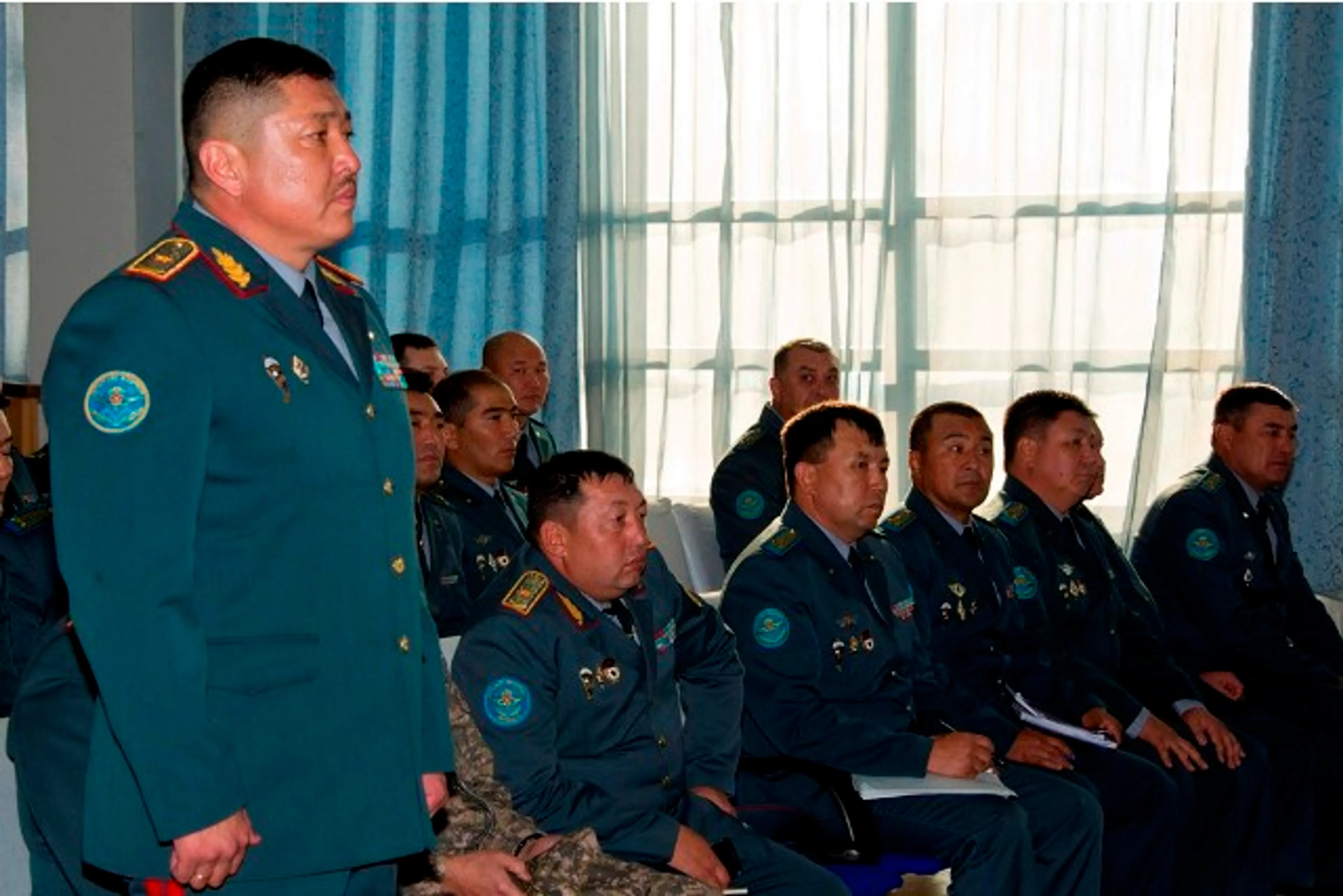 Капитал - Министр обороны представил командующих Аэромобильными войсками и РгК «Запад»