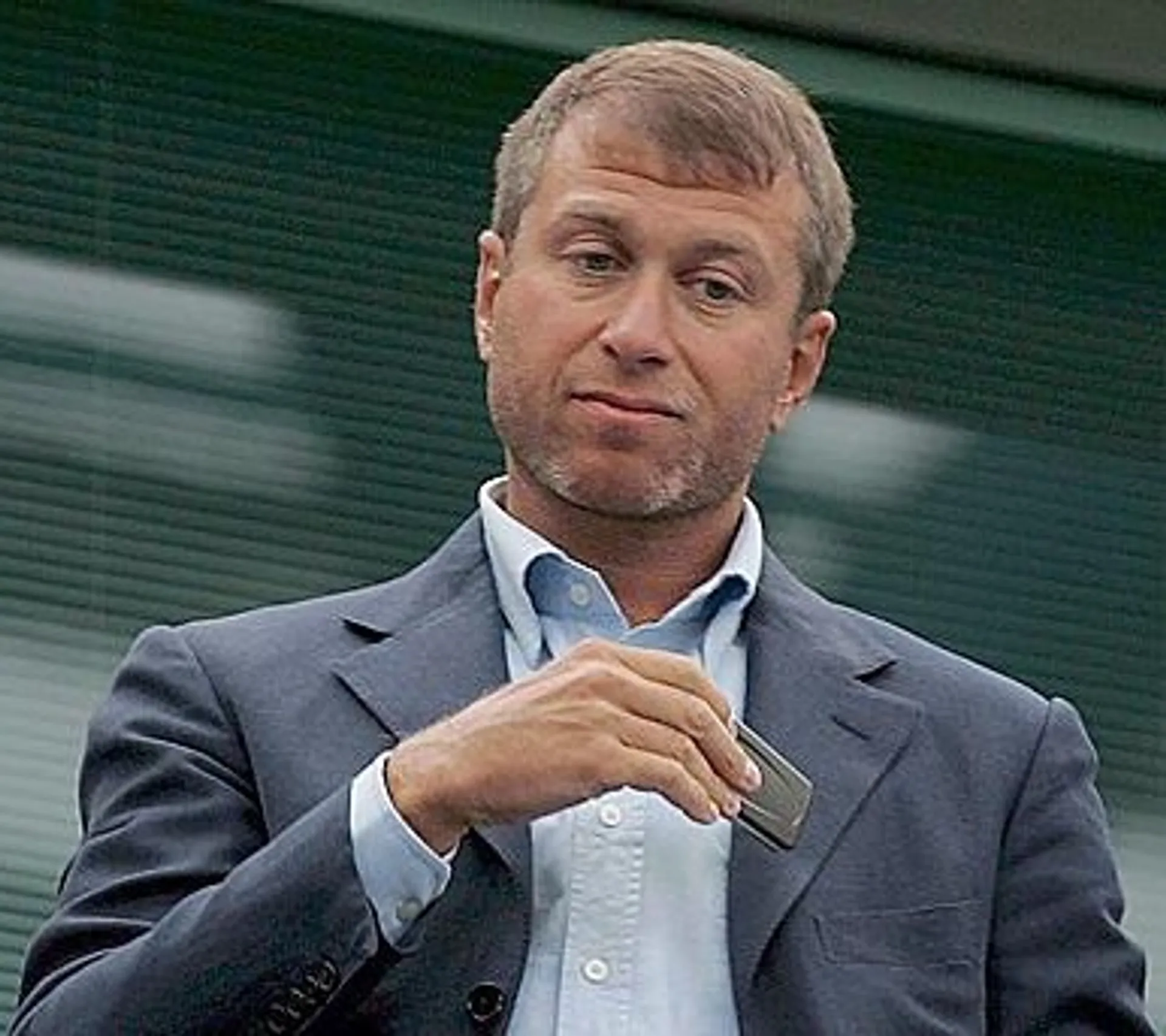 Капитал - Роман Абрамович прекратил финансирование российского футбола