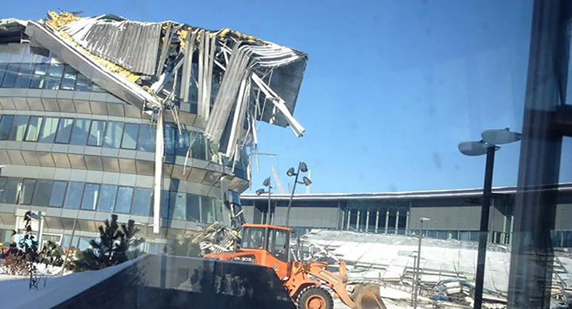 Капитал - Декоративная конструкция обрушилась на территории выставки ЭКСПО