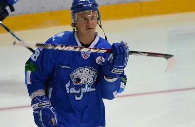 ХК «Барыс» продлил контракт со Старченко