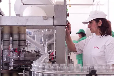 Миллиардер Фархад Ахмедов увеличил на 50% зарплаты своих работников