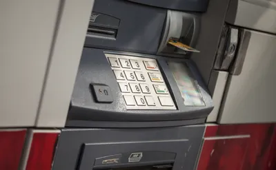 Банки могут обязать указывать комиссии за обналичивание