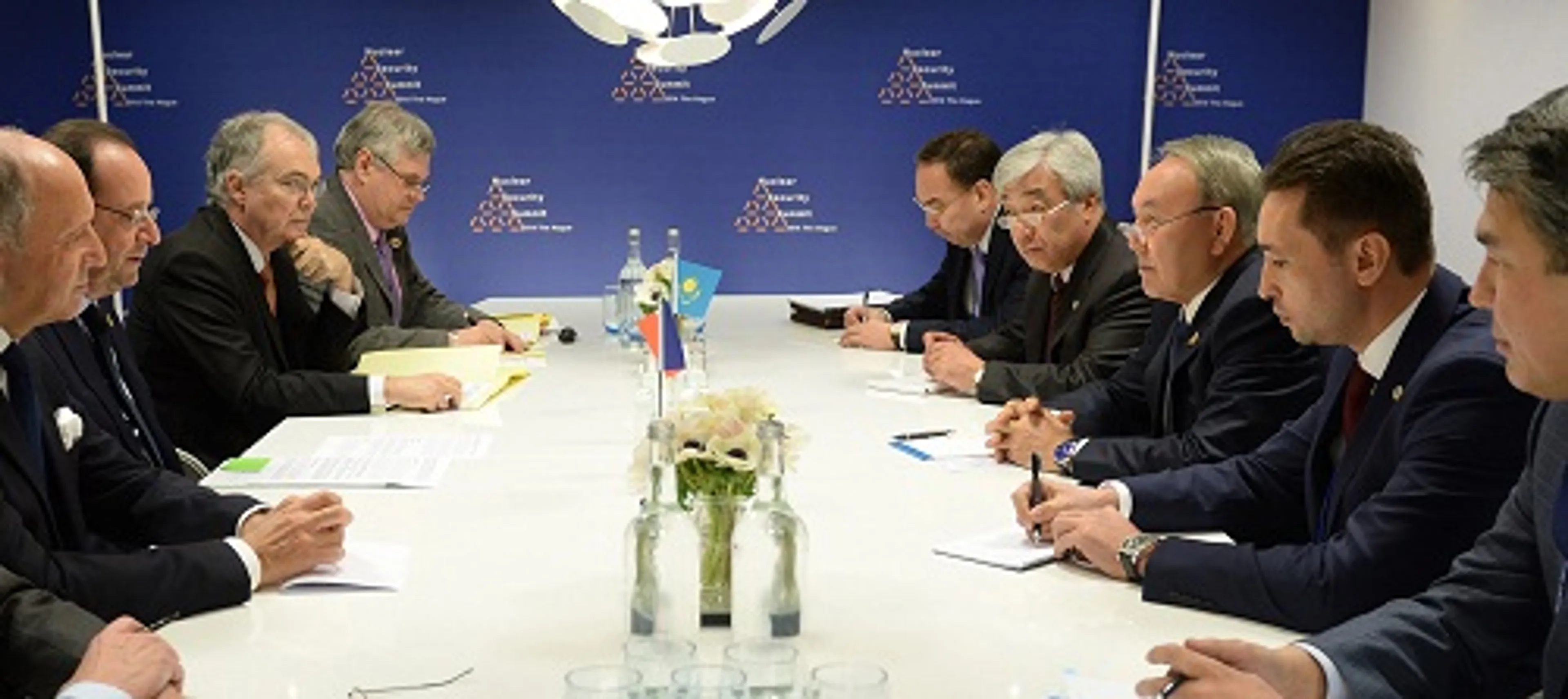 Капитал - Глава РК провел переговоры с Франсуа Олландом