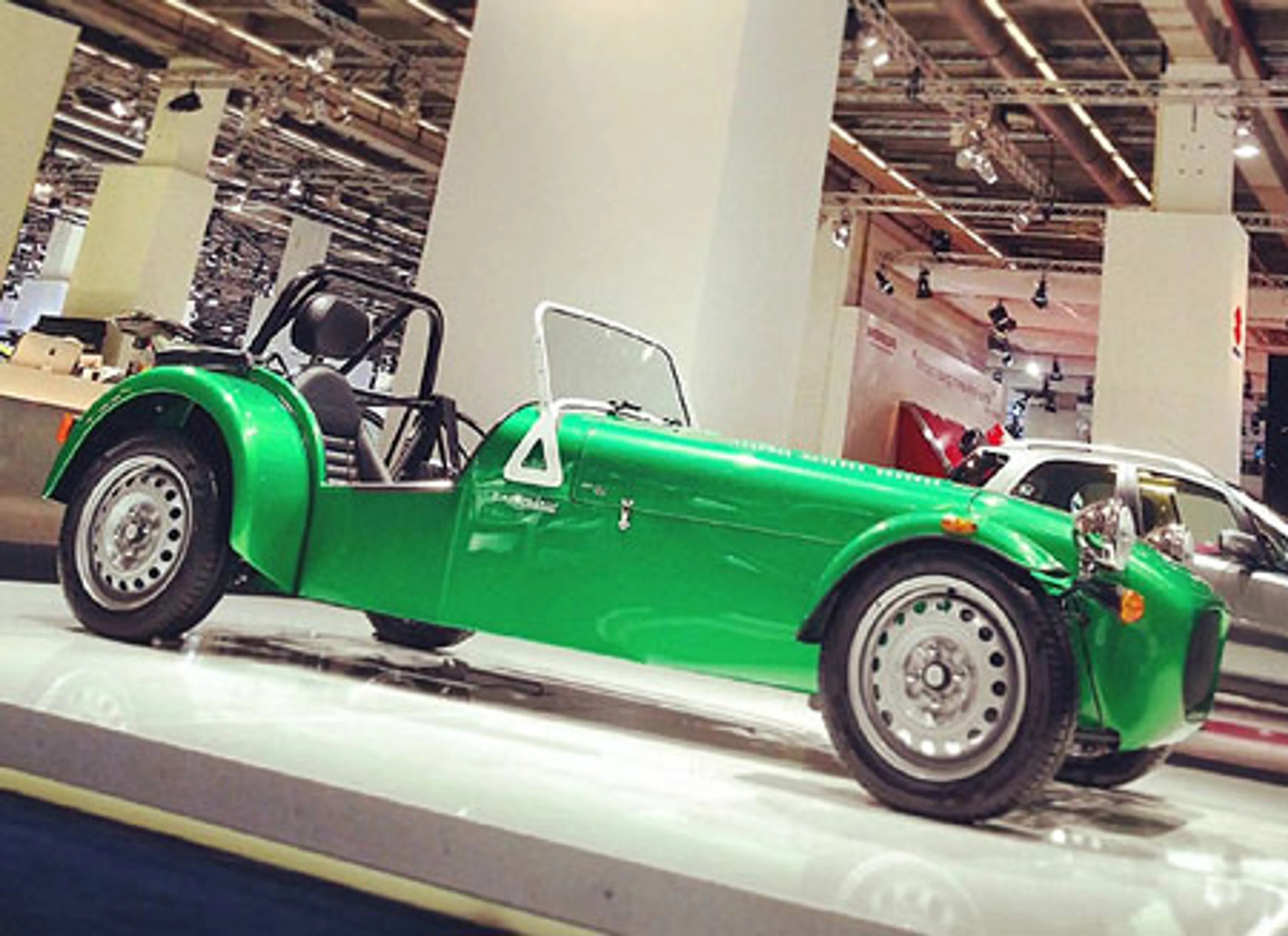 Капитал - Дебютировал бюджетный Caterham Seven 165