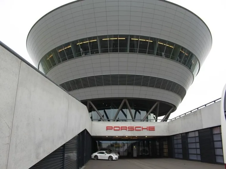 Капитал - Porsche Cayenne «перевалил» за полмиллиона