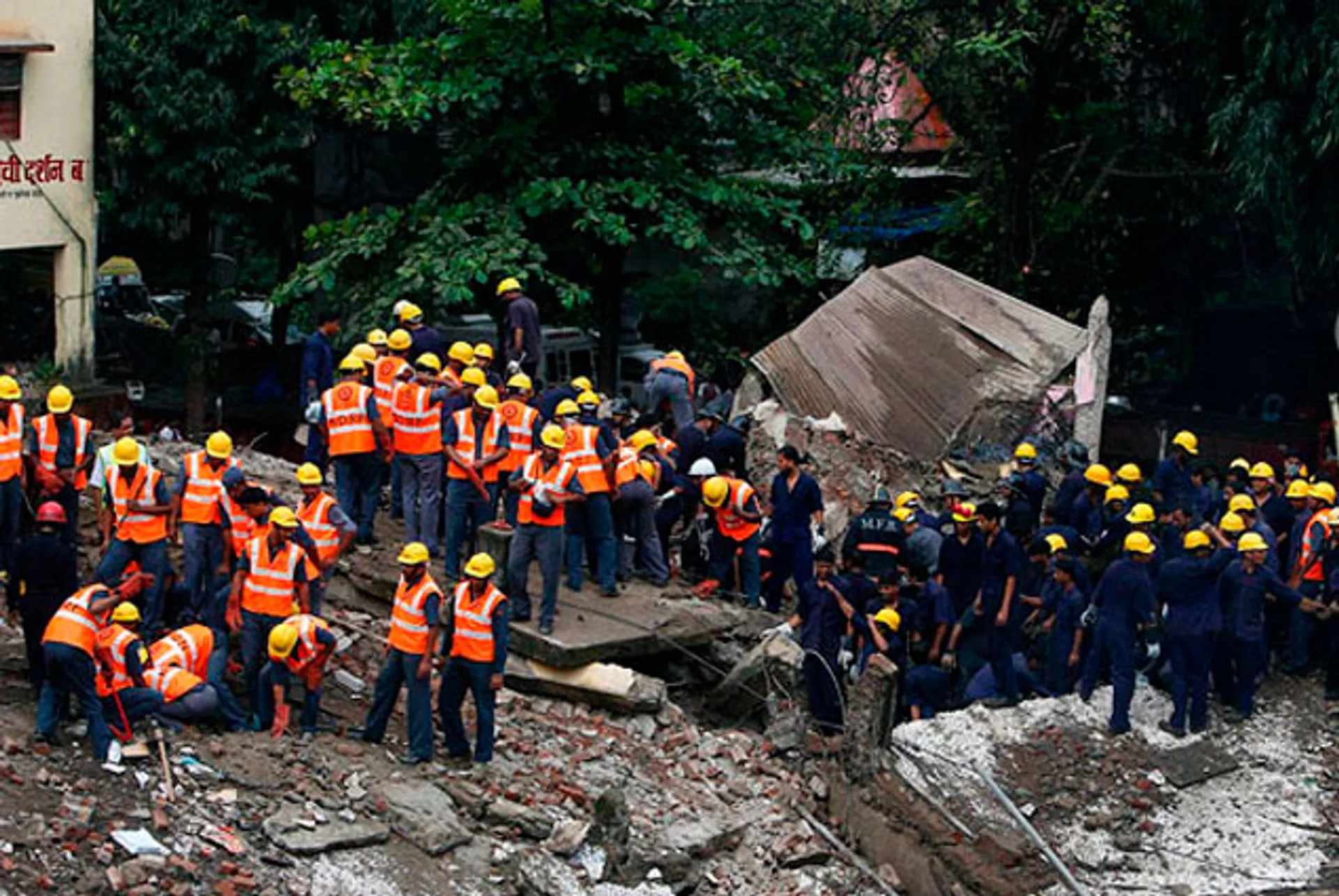 Капитал - В Индии обрушился пятиэтажный жилой дом