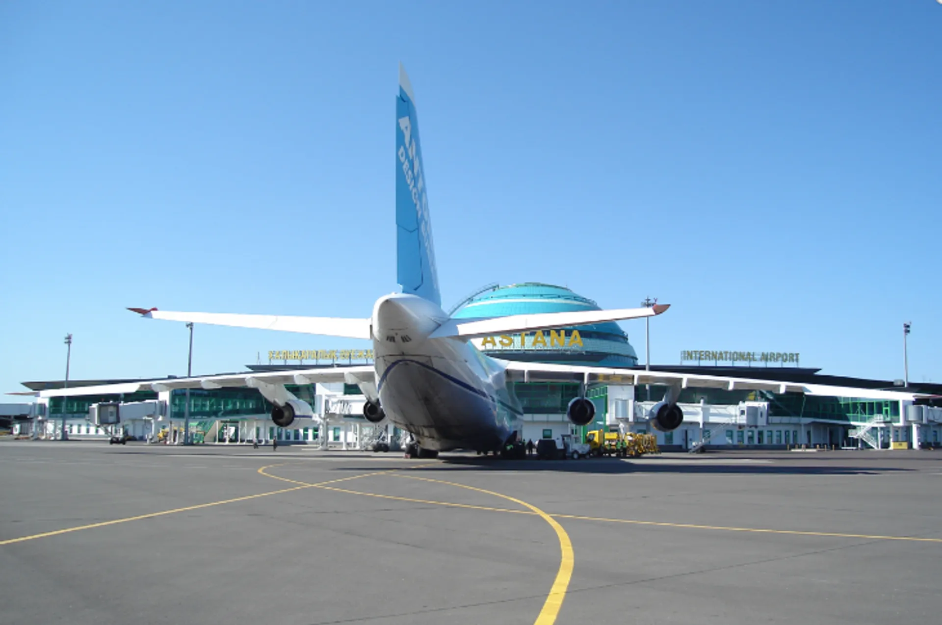 Капитал - В аэропорту Астаны снижают тарифы за парковку