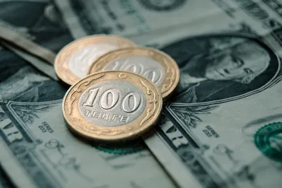 Курс доллара на бирже подрос до 387 тенге