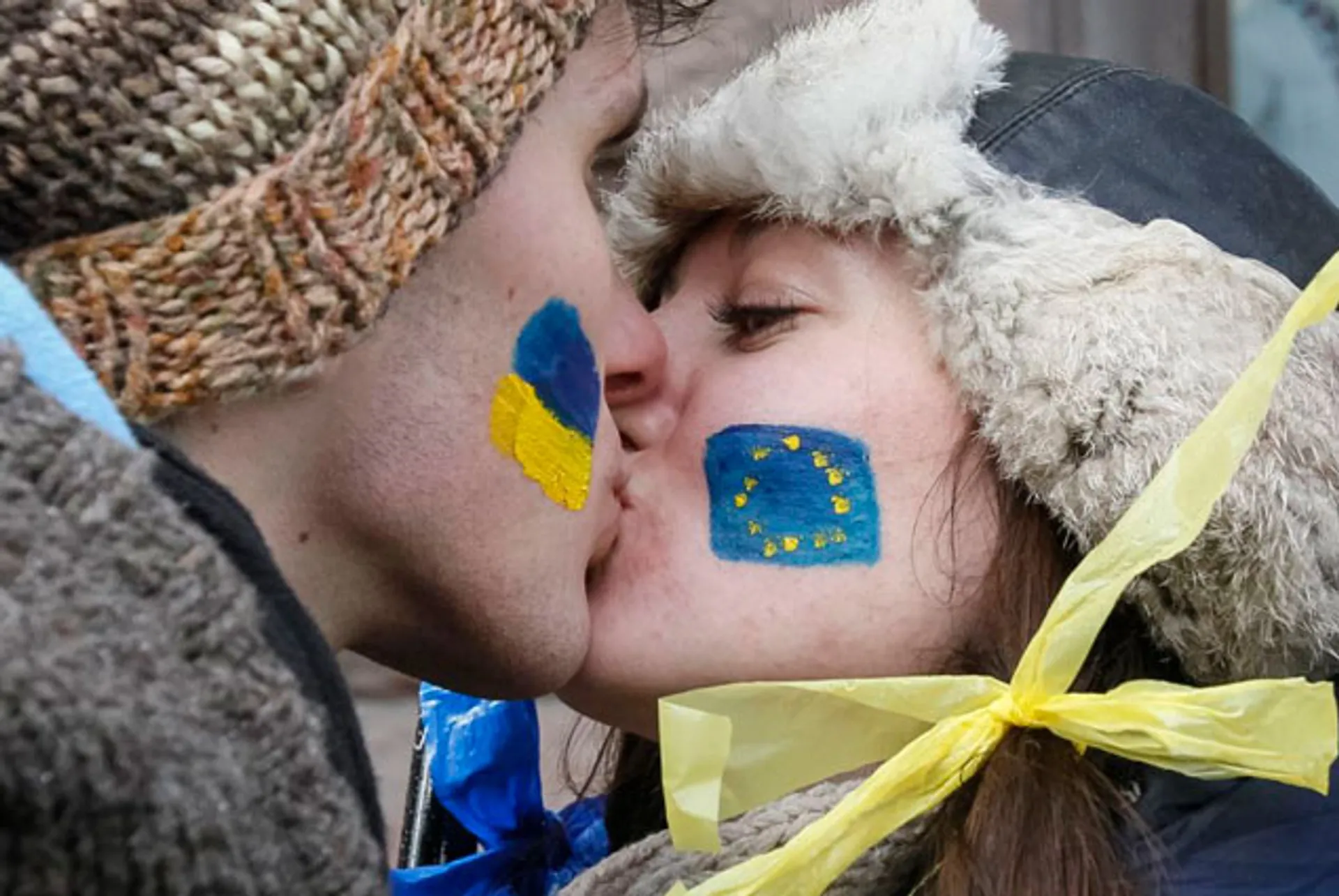 Капитал - Оппозиция Украины заявила о штурме Евромайдана