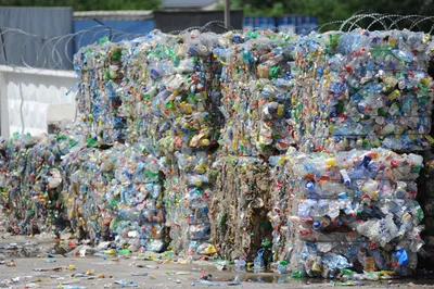 В Казахстане планируют открыть завод по переработке пластиковых бутылок