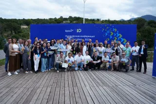 Групповое фото партнеров Hytera в Казахстане