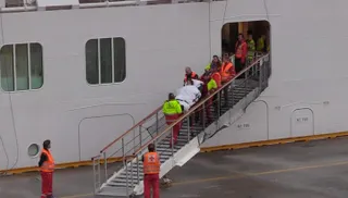 Капитал - Две казахстанки эвакуированы с потерпевшего бедствие «Викинг Скай»