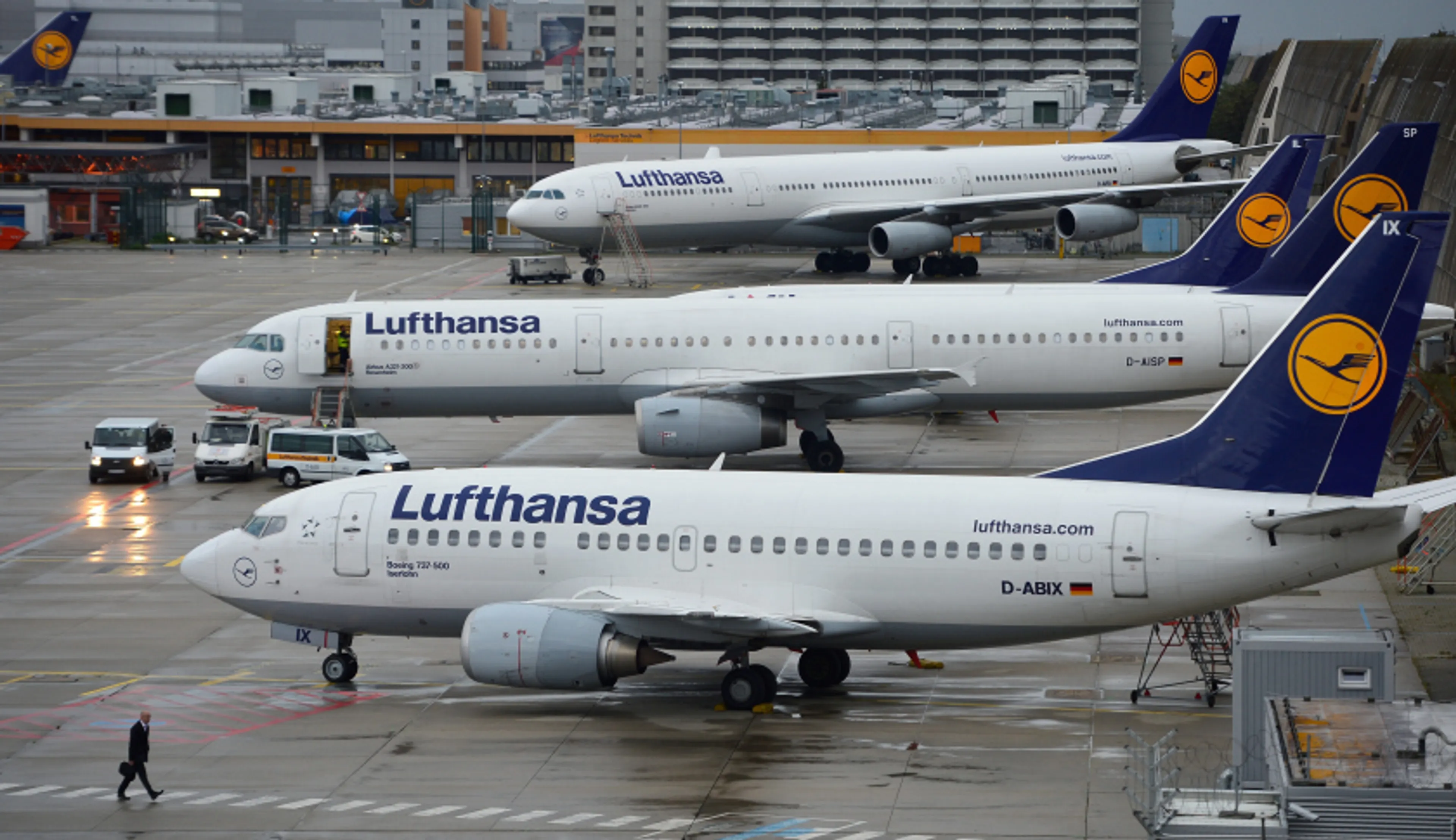Капитал - Lufthansa отменила 850 рейсов из-за забастовки пилотов