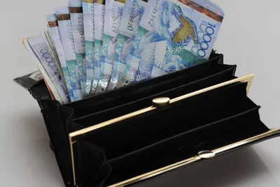 Нацвалюта удерживает рубеж в 328 тенге за доллар