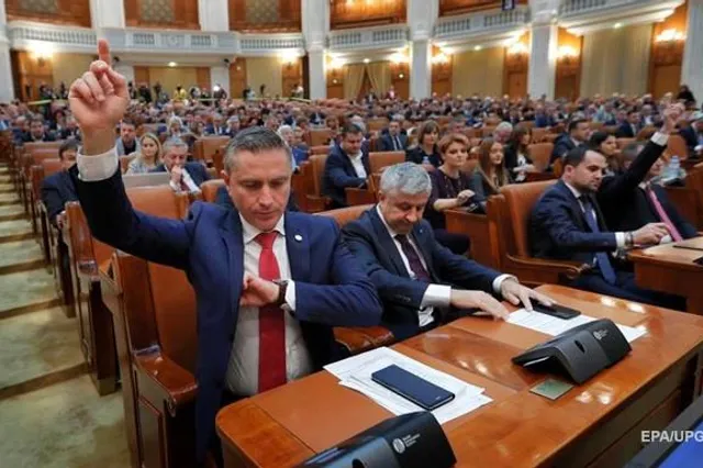Парламент Румынии вынес вотум недоверия правительству