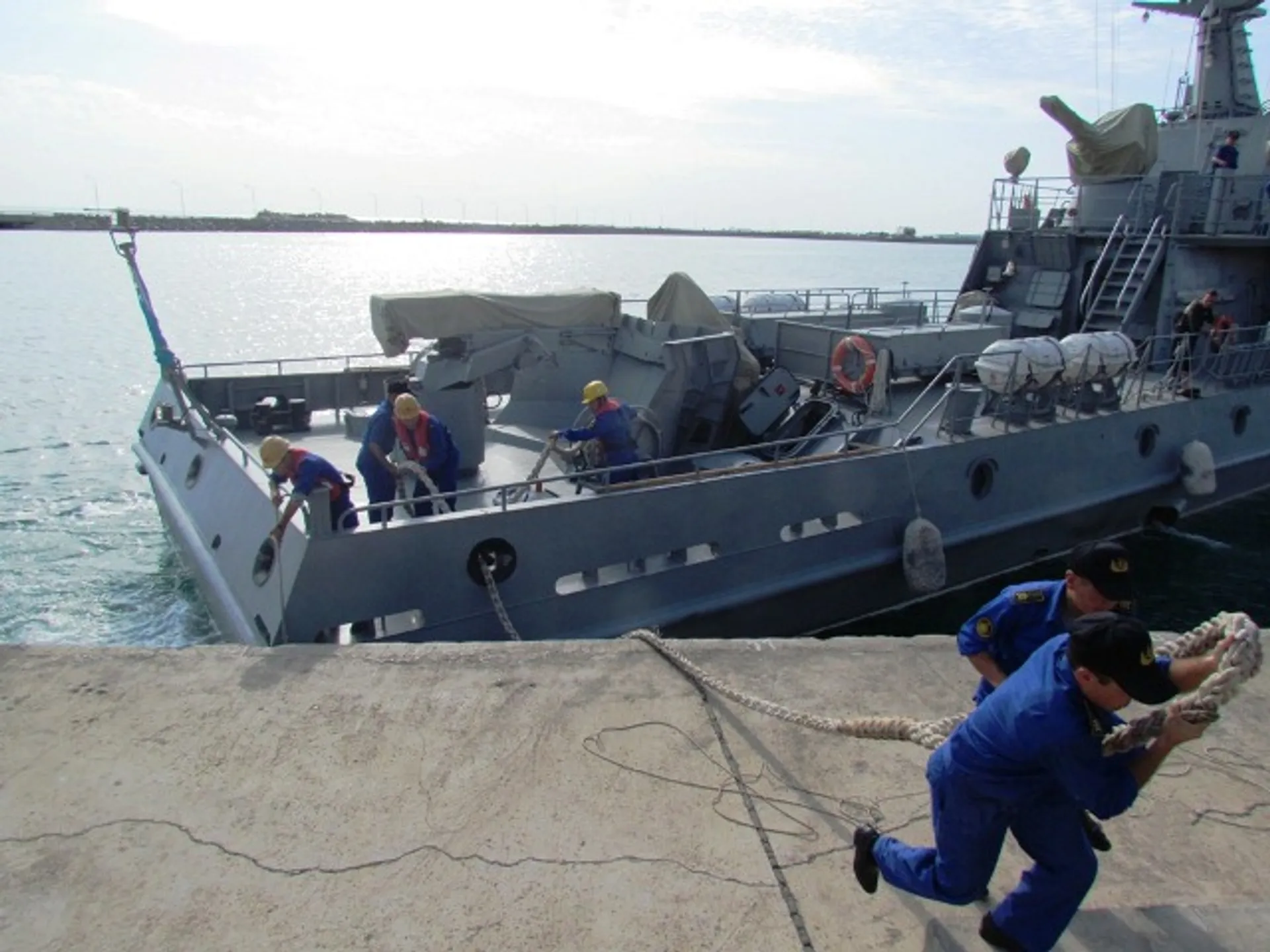 Капитал - Боевые корабли ВМС Казахстана развернули стрельбы на Каспии