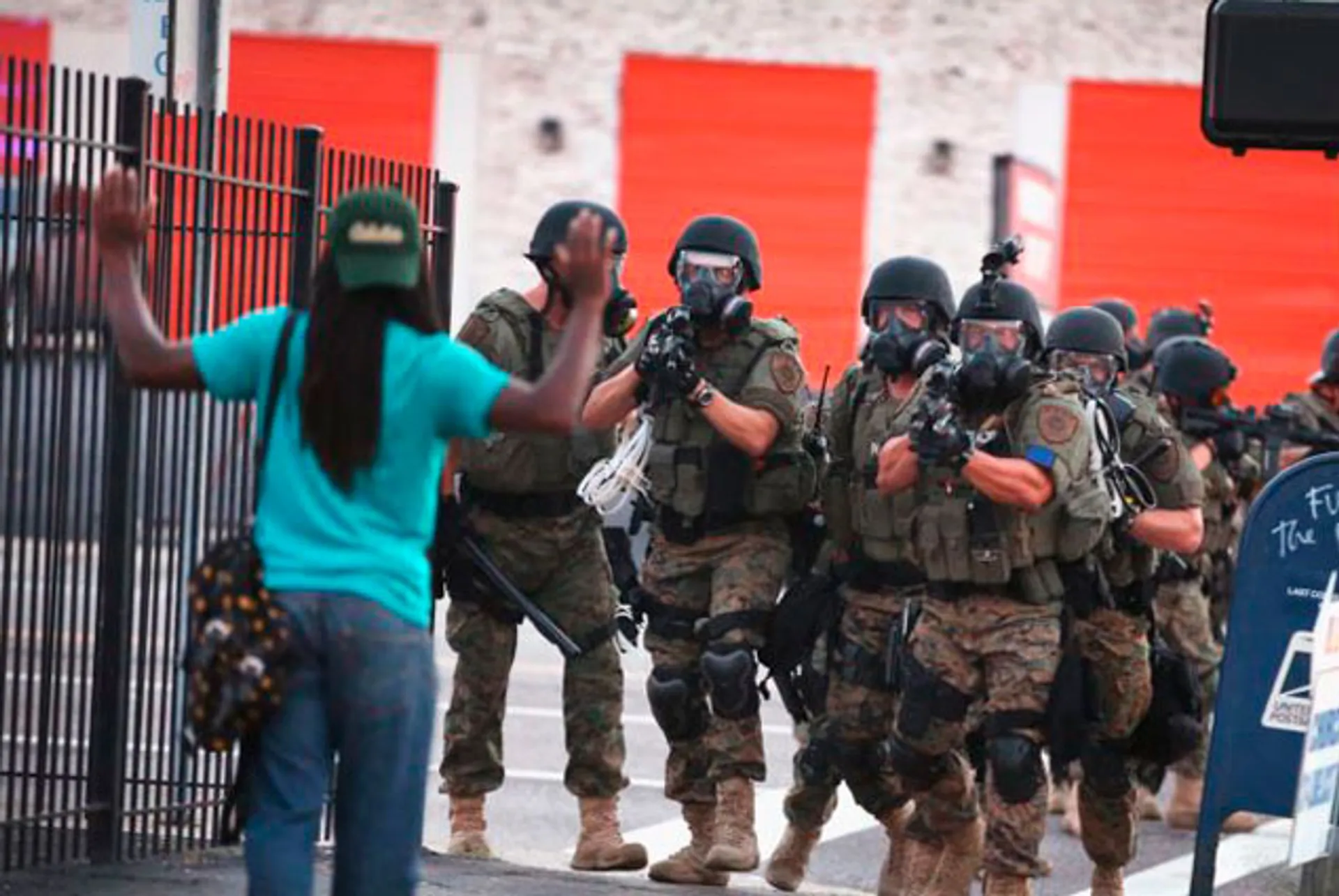 Капитал - В американском Фергюсоне не утихают беспорядки