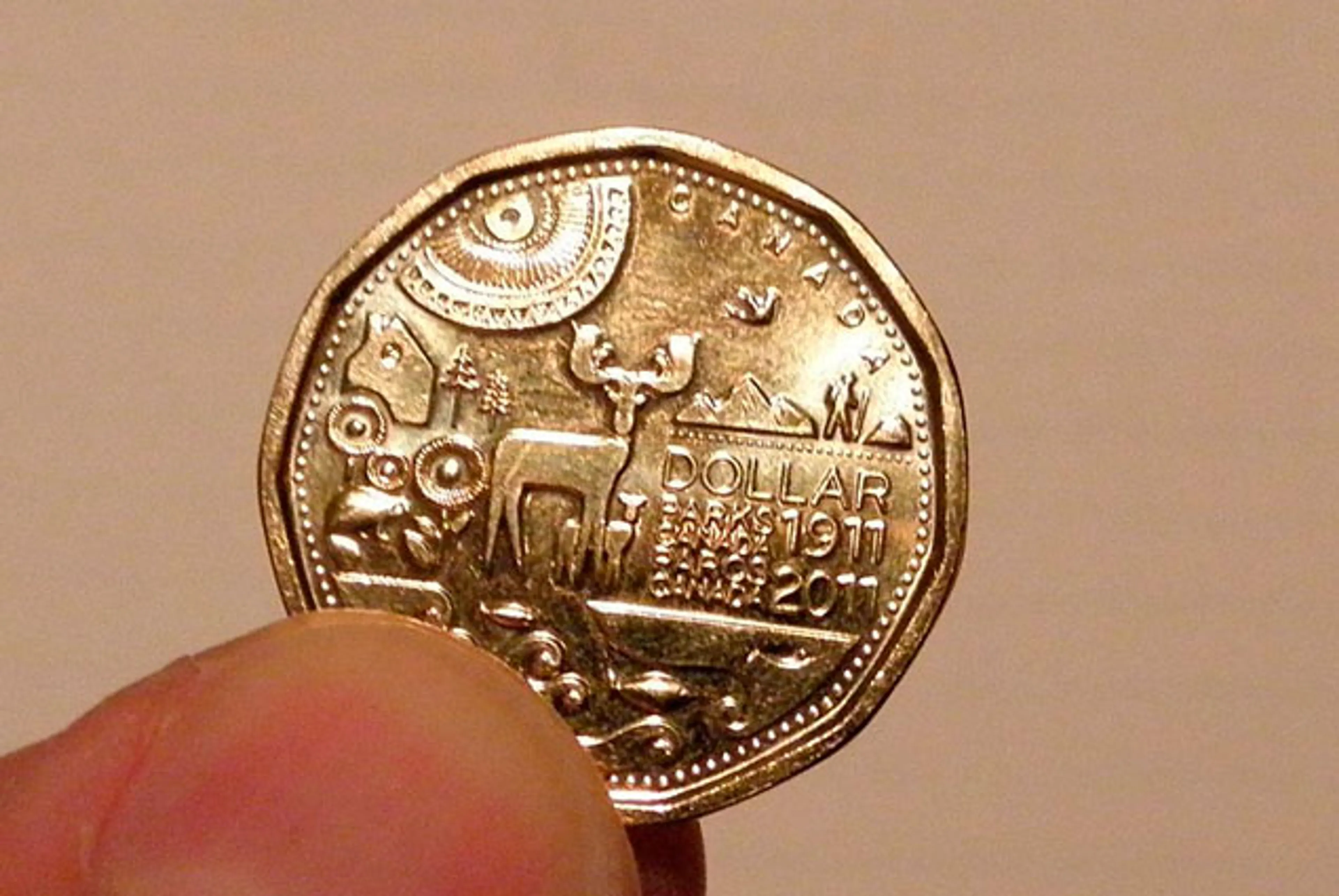 Капитал - Канадский доллар опустился до минимума с 2009 года