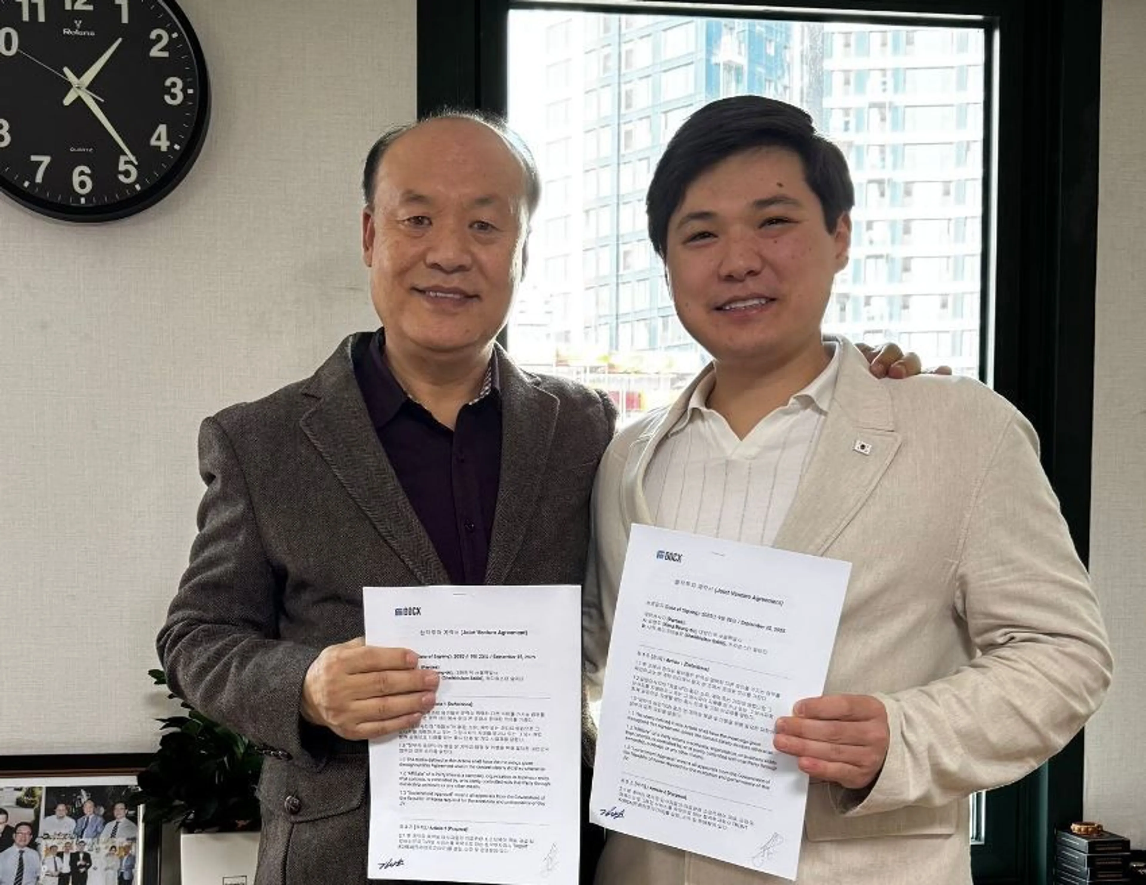 На фото: Подписание JV c lead инвестором Hanbaek Global. Слева вице-президент Hanbaek Global - Mr Kang Byung Do.