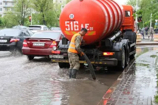 Капитал - Коммунальщики Астаны откачали около 10 тыс кубометров воды