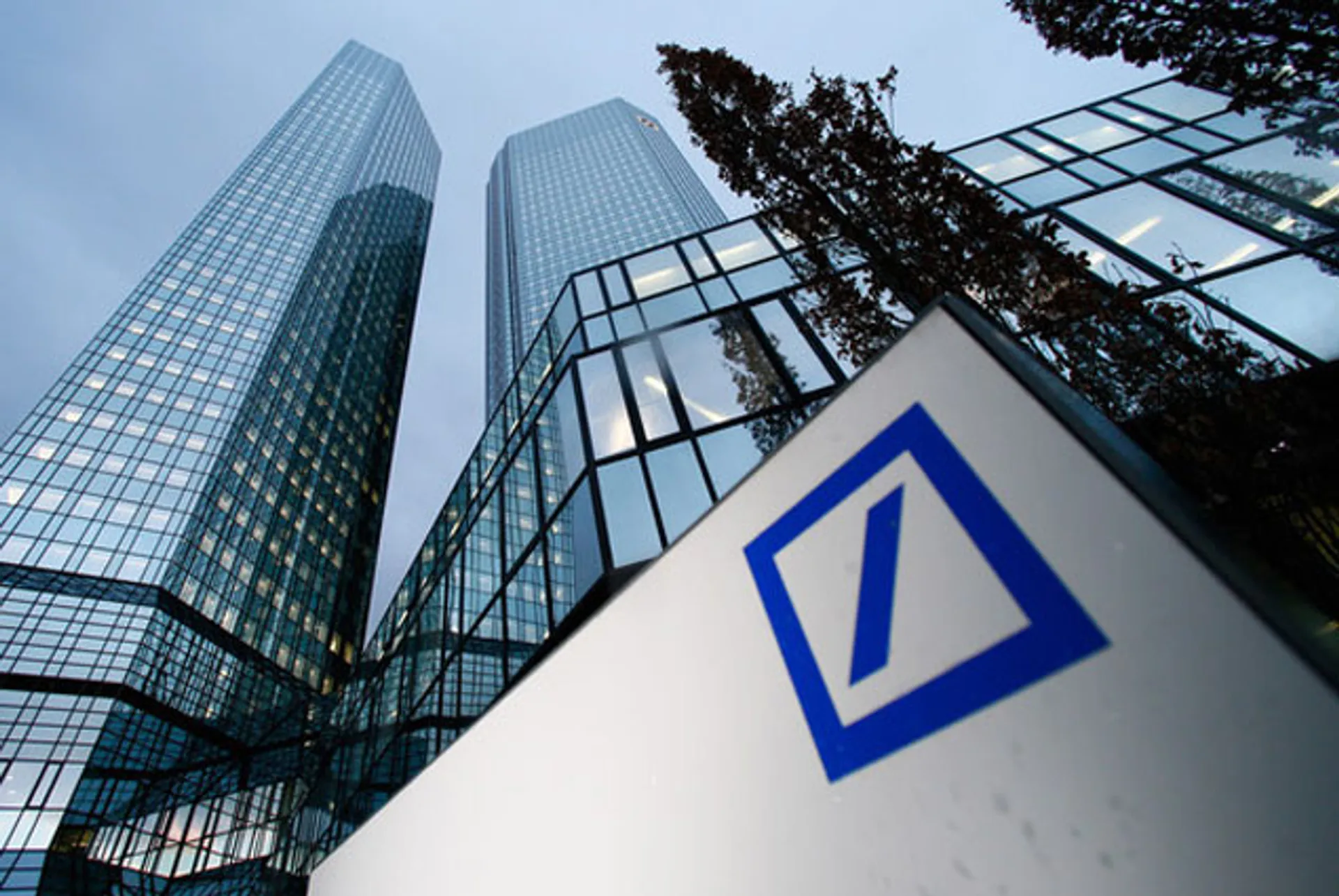 Капитал - Deutsche Bank заподозрили в нарушении санкций против России