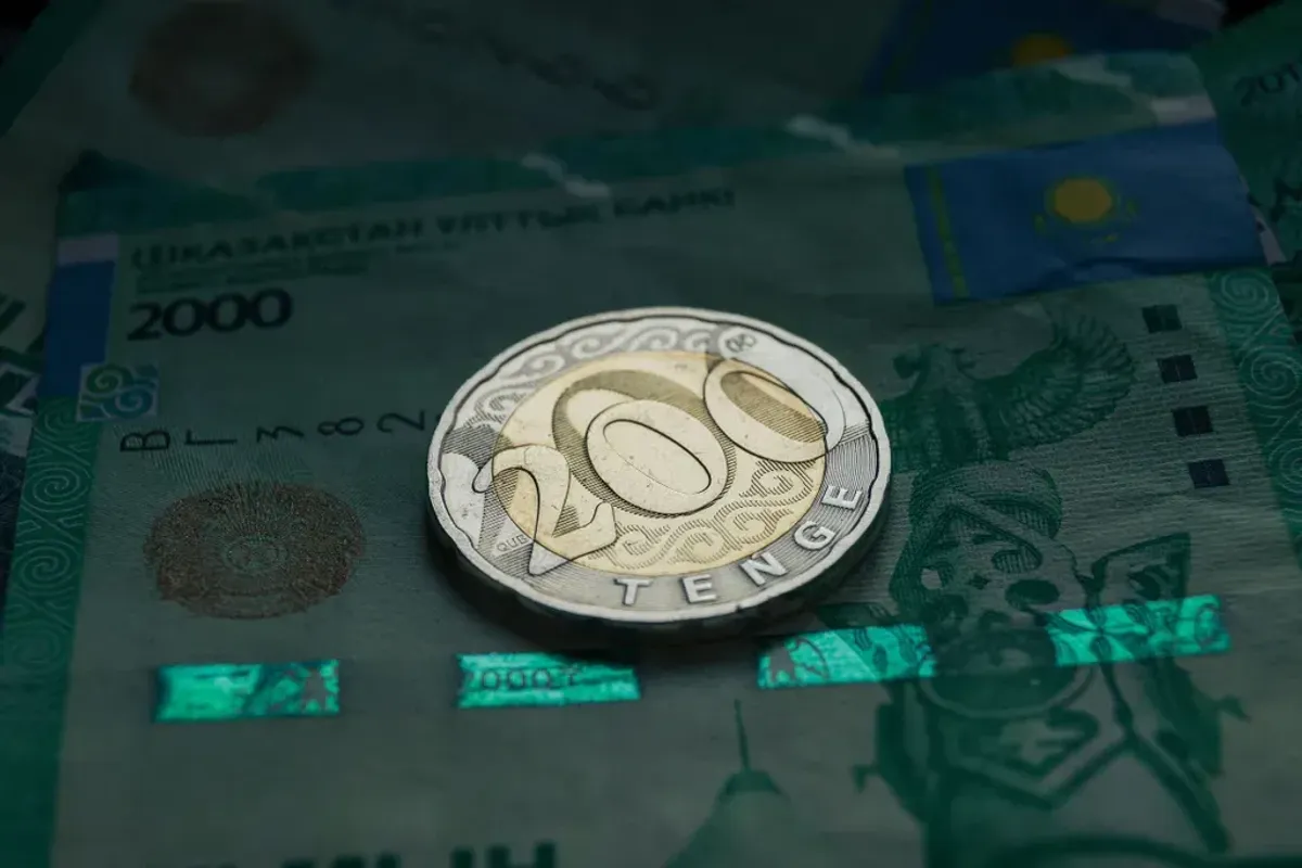 Средневзвешенный курс доллара на бирже составил 488,37 тенге