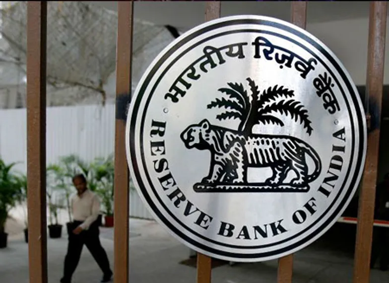 Капитал - Власти Индии не в силах сдержать падение рупии