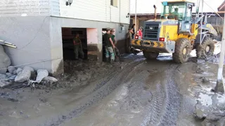 Капитал - Военнослужащие активно помогают пострадавшим от селя