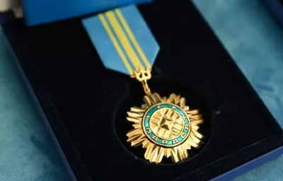 Нурсултан Назарбаев наградил Президента Таджикистана орденом «Парасат»