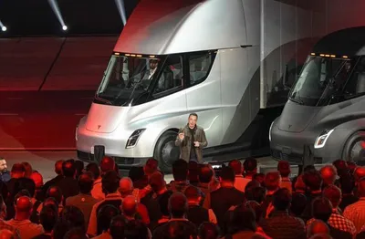 Tesla назвала предварительные цены на свои электрогрузовики