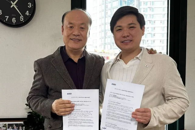 На фото: Подписание JV c lead инвестором Hanbaek Global. Слева вице-президент Hanbaek Global - Mr Kang Byung Do.