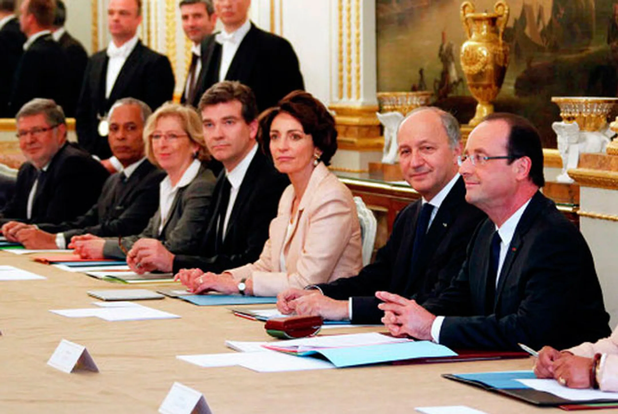 Олланд отправил правительство Франции в отставку - Image Kapital.kz