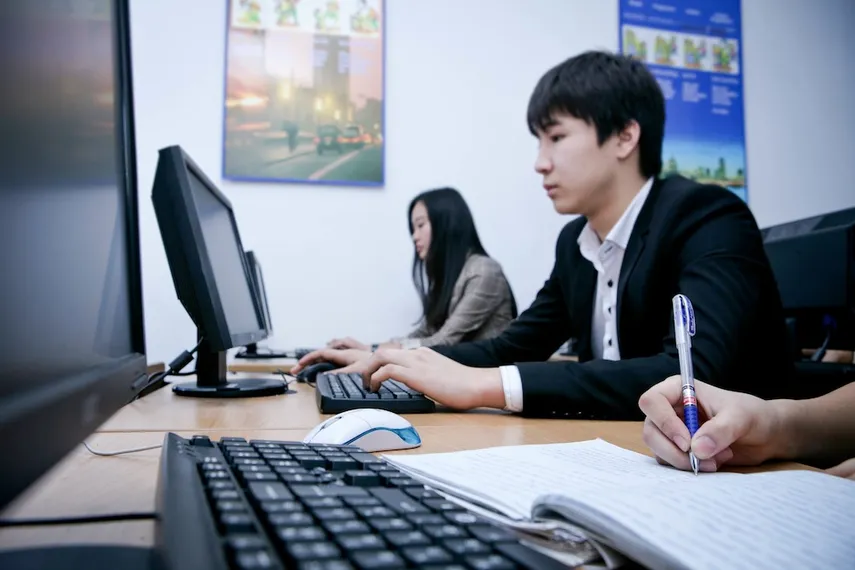 Капитал - Приостановлена деятельность 11 колледжей в Алматы