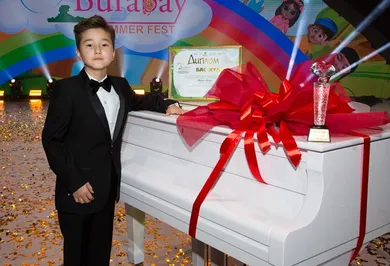 Белый рояль в подарок от Президента получил Ансар Жүсіп