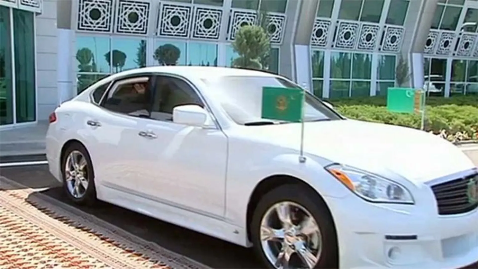 Капитал - На торги выставлены автомобили главы Туркменистана