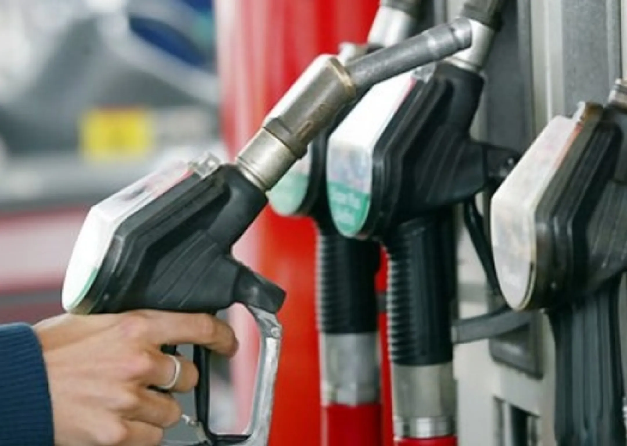 АИ-92 на нефтебазах в Алматы, Уральске и Костанае хватит на 7-10 дней - Image Kapital.kz