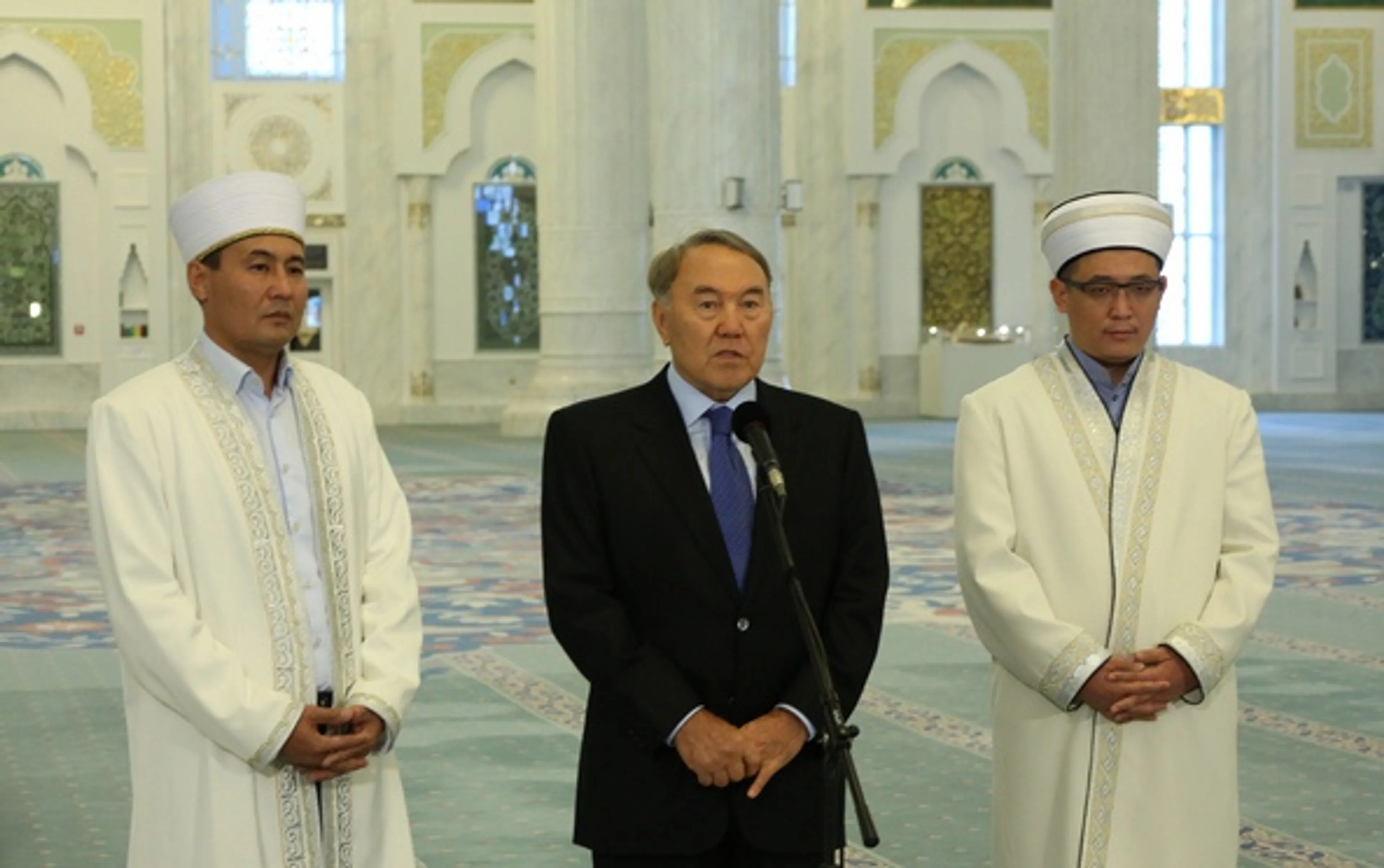 Капитал - Президент посетил мечеть Хазрет Султан