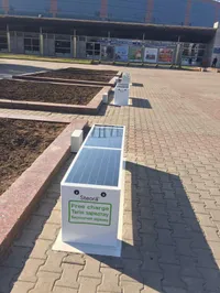 В Астане установили станции для подзарядки мобильников