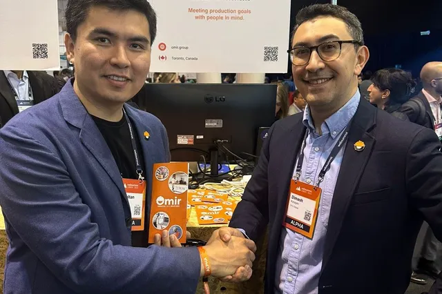 На фото: со-основатели Нурсултан Шоканов и Димаш Кунаев представляют Omir 
на Websummit’2023, Лиссабон, Португалия
