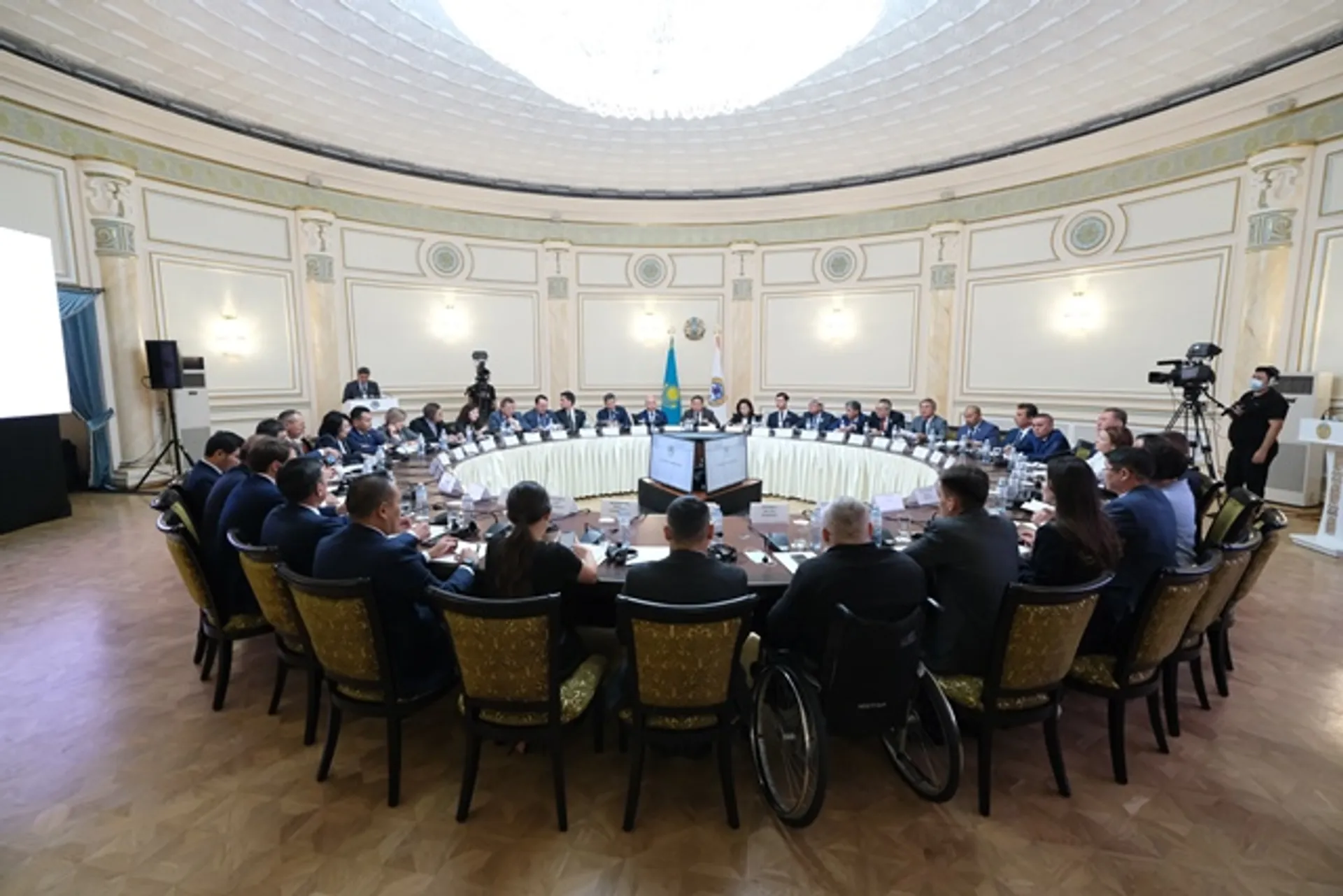 Капитал - Ерболат Досаев представил депутатам маслихата Программу развития города