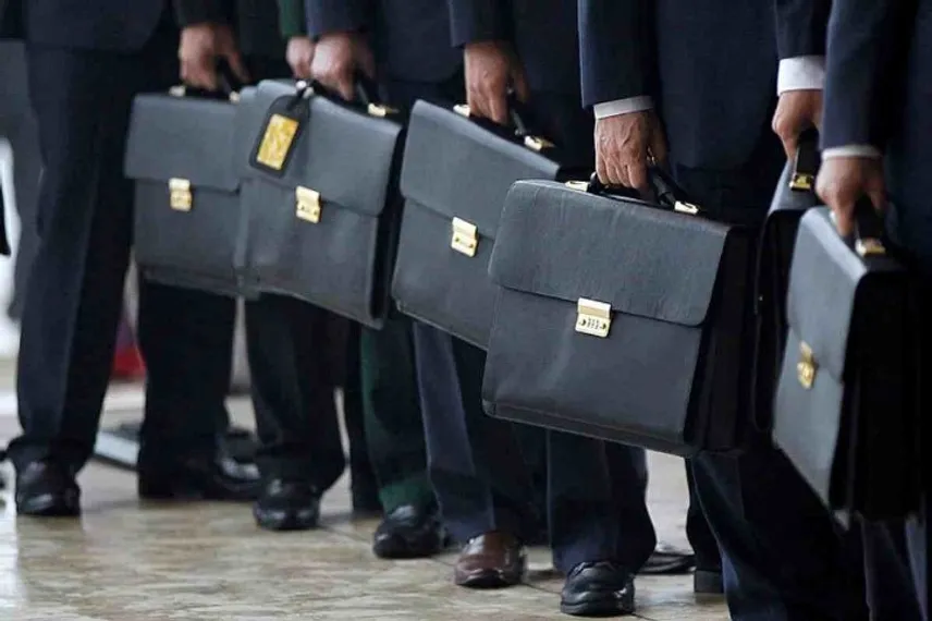 Капитал - Госслужащих обяжут уведомлять о работающих с ними родственниках